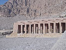 Hatschepsut-Tempel, linke stark restaurierte Seite